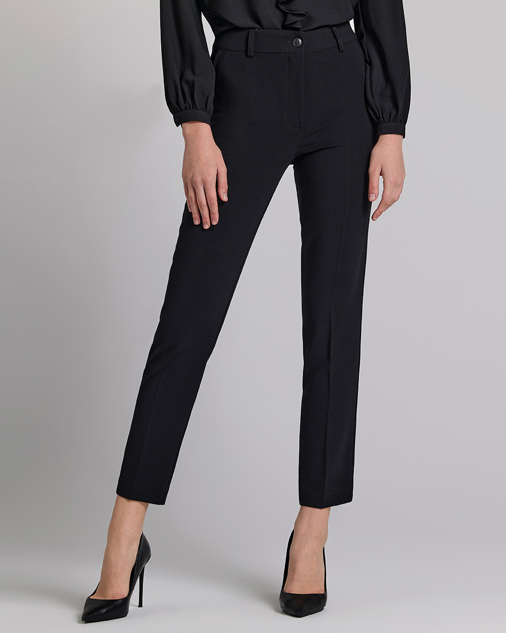 Παντελόνι κρεπ σε στενή γραμμή