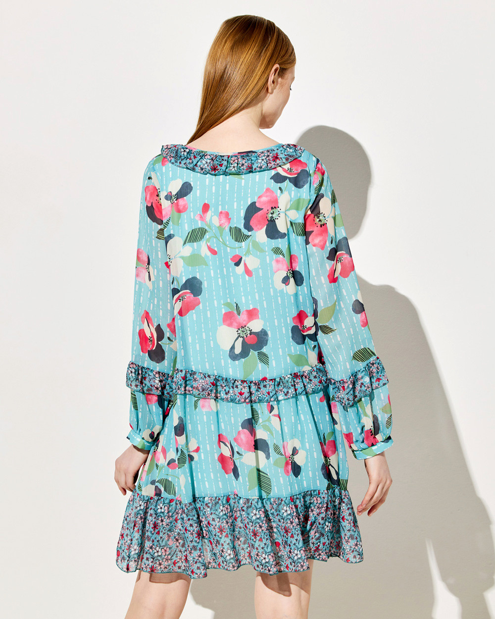 Φόρεμα floral με βολάν