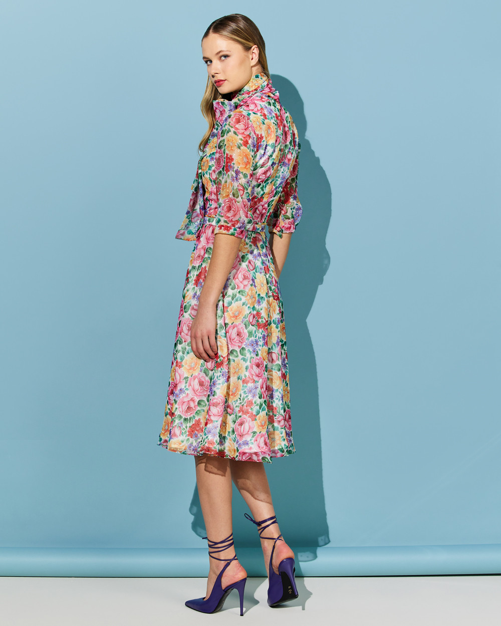 Φόρεμα floral με δέσιμο στο λαιμό