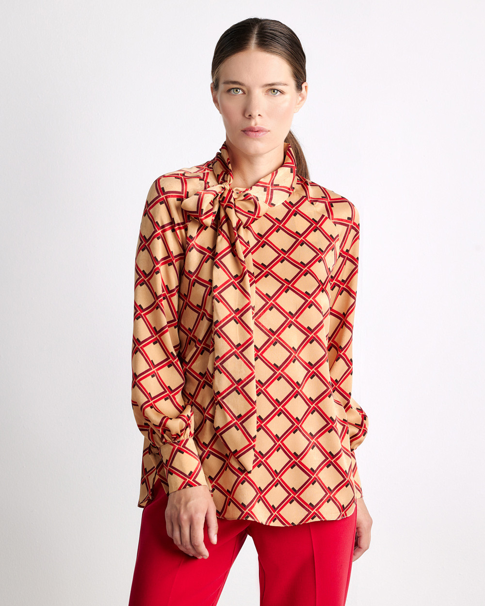 Μπλούζα σε γεωμετρικό εμπριμέ