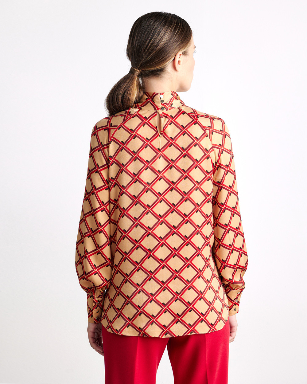 Μπλούζα σε γεωμετρικό εμπριμέ