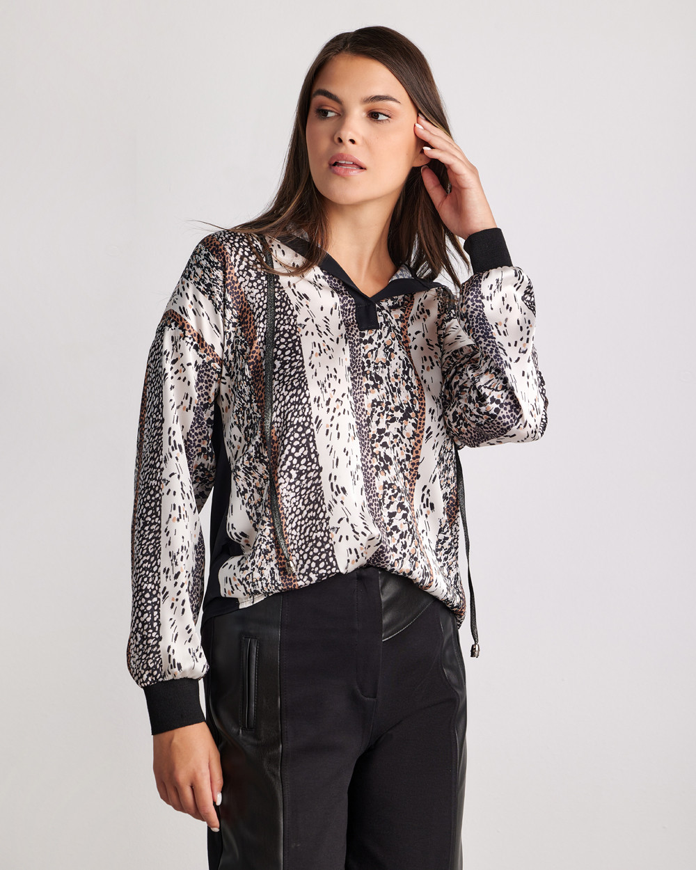 Μπλούζα με κουκούλα σε animal print