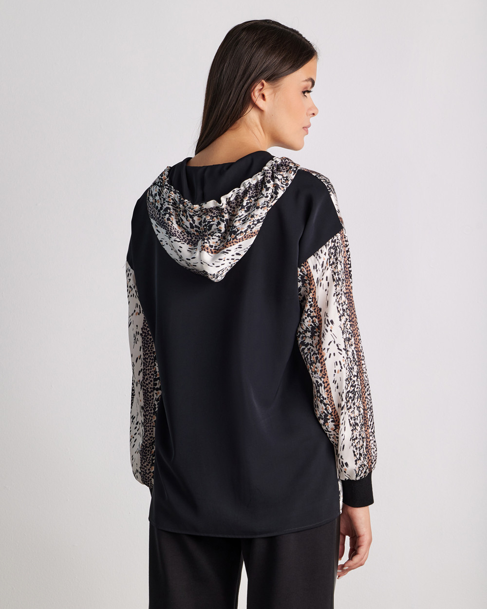 Μπλούζα με κουκούλα σε animal print