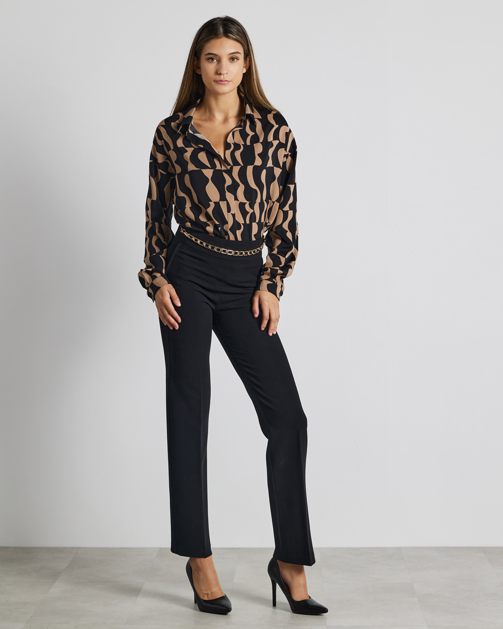 Παντελόνι με χρυσή αλυσίδα