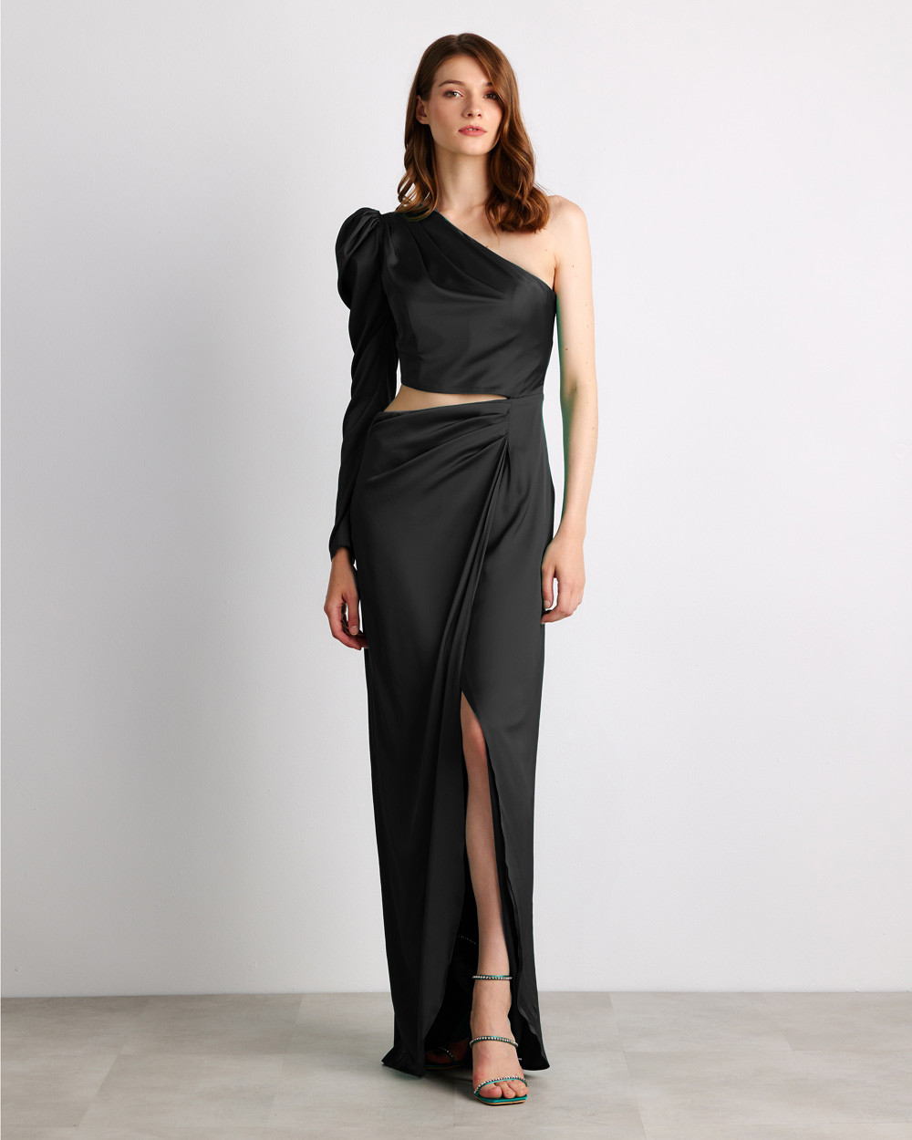 Φόρεμα με ένα μανικί αμπιγιέ