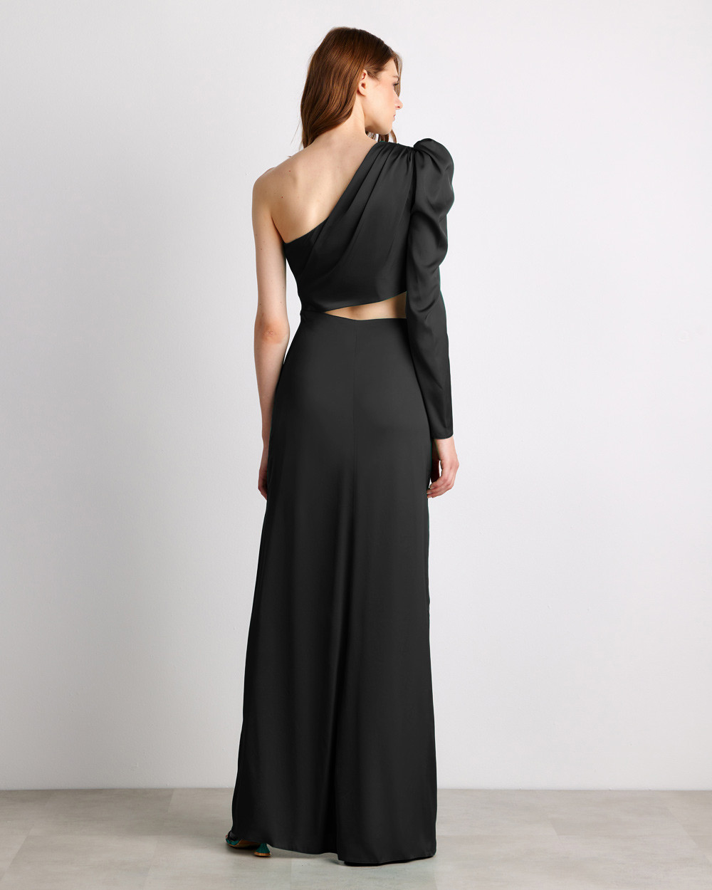 Φόρεμα με ένα μανικί αμπιγιέ