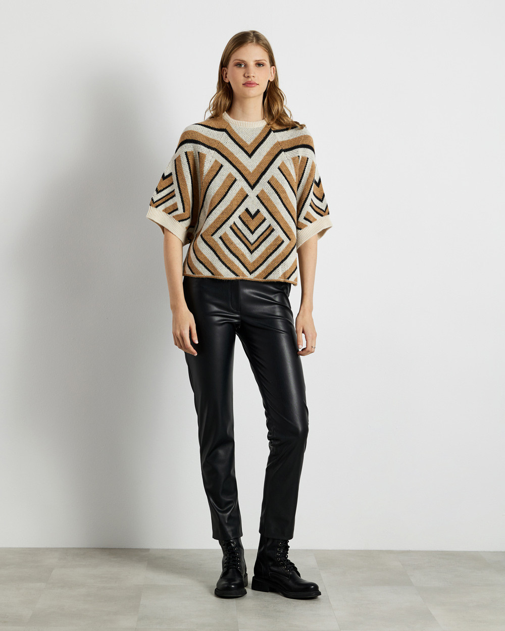 Πλεκτή μπλούζα κοντή