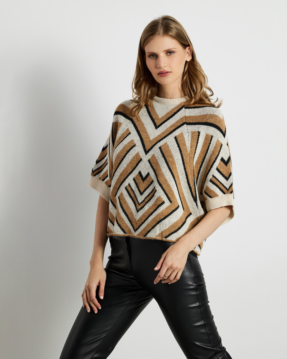 Πλεκτή μπλούζα κοντή