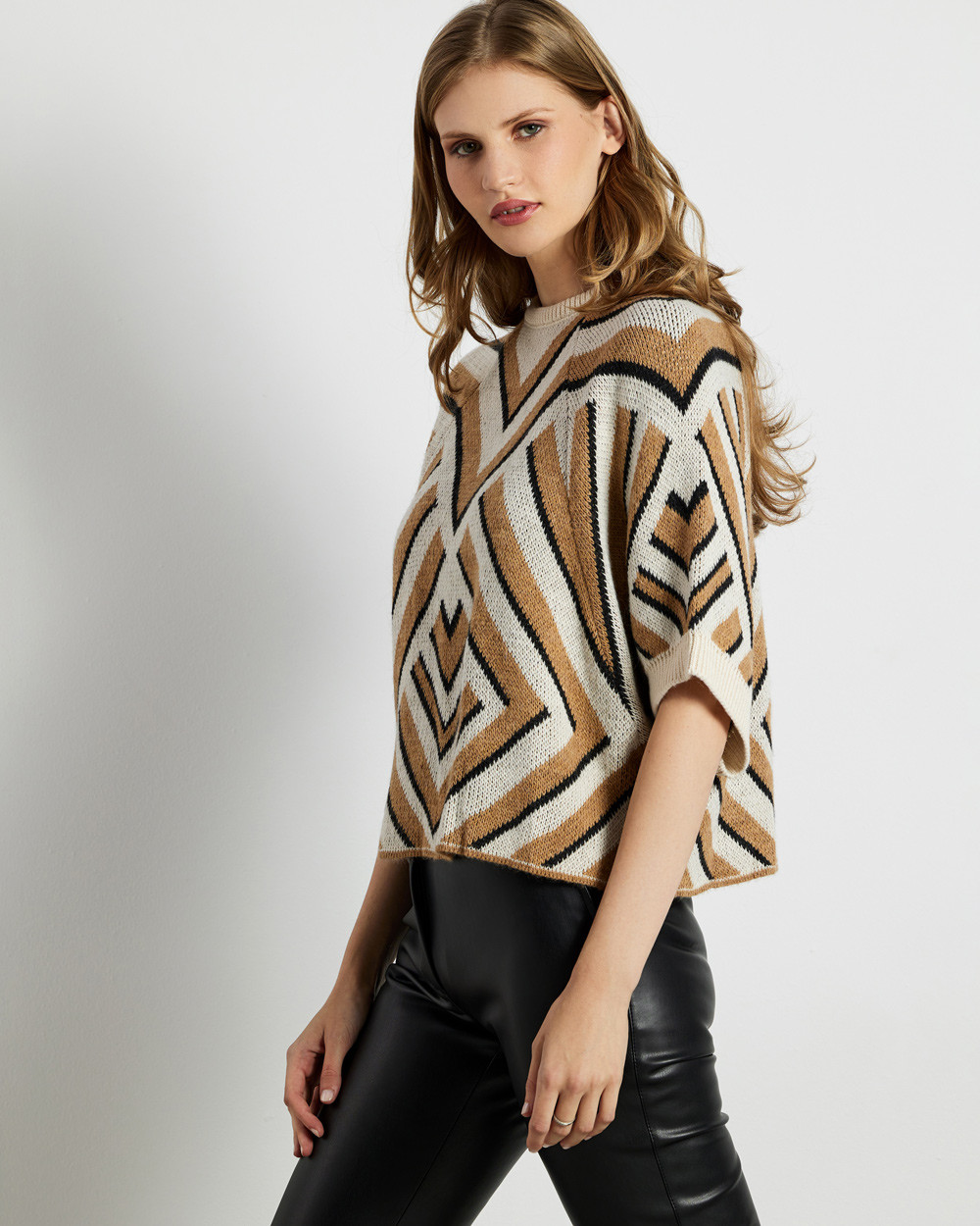 Πλεκτή μπλούζα κοντή