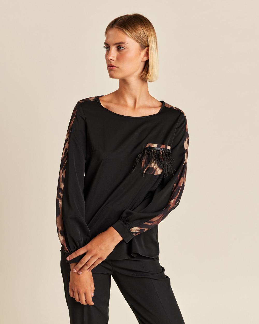 Μπλούζα με λεπτομέρειες animal print