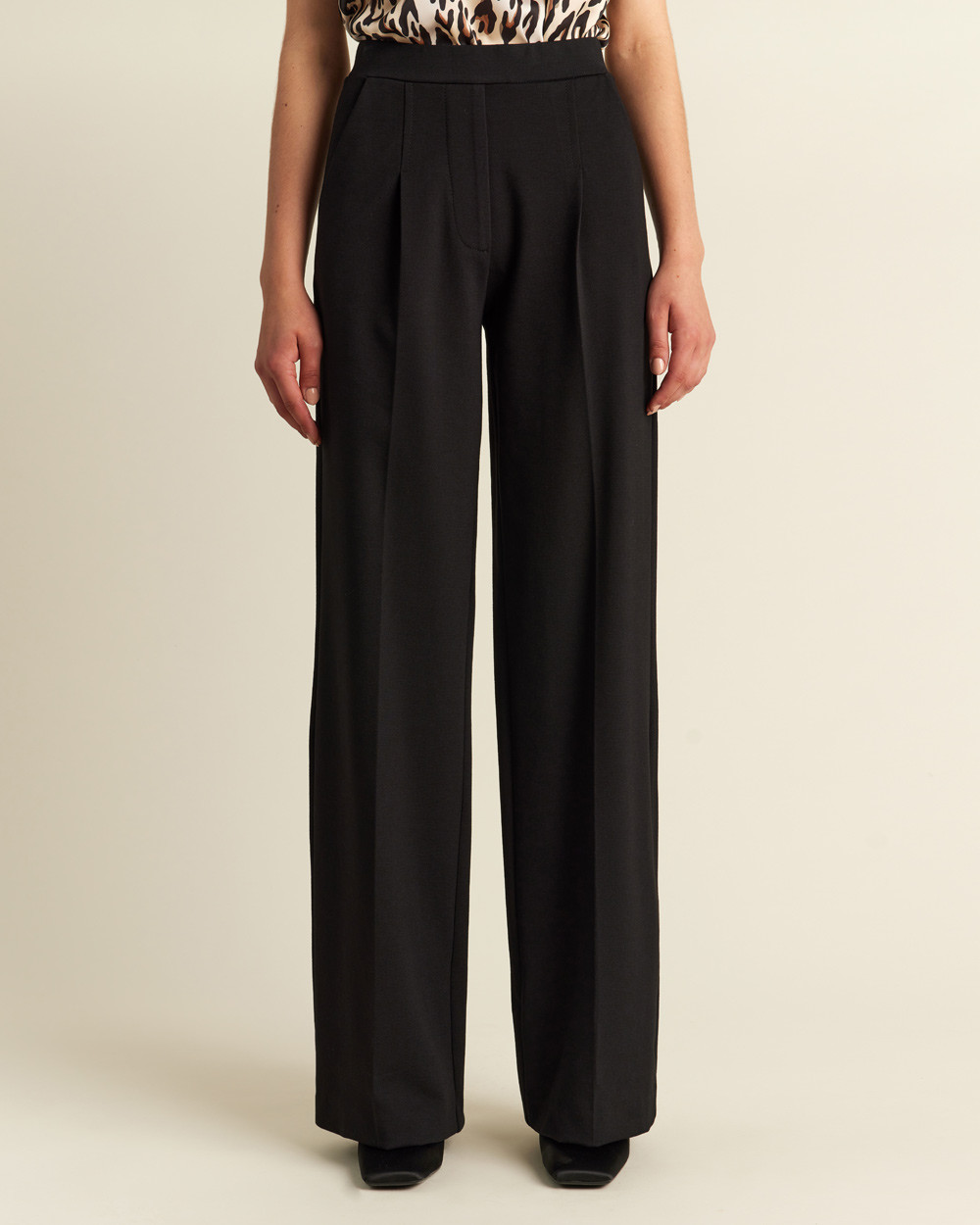 Παντελόνα με πιέτες