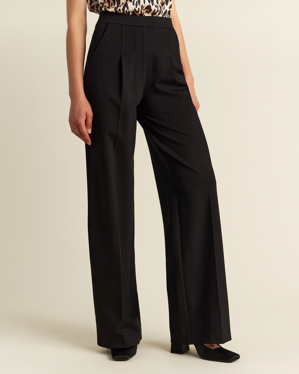 Παντελόνα με πιέτες