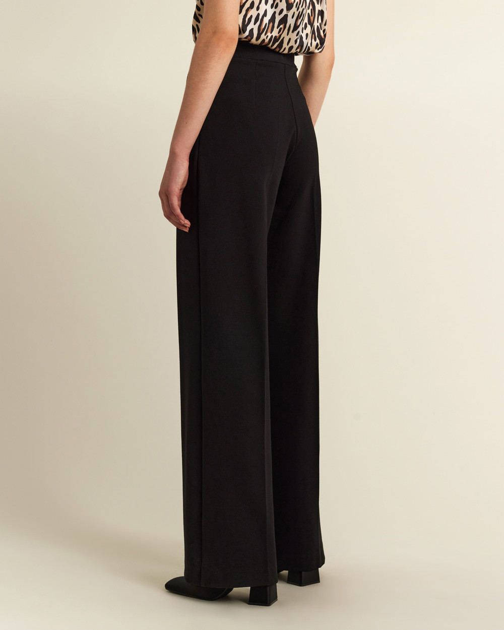 Παντελόνα με πιέτες