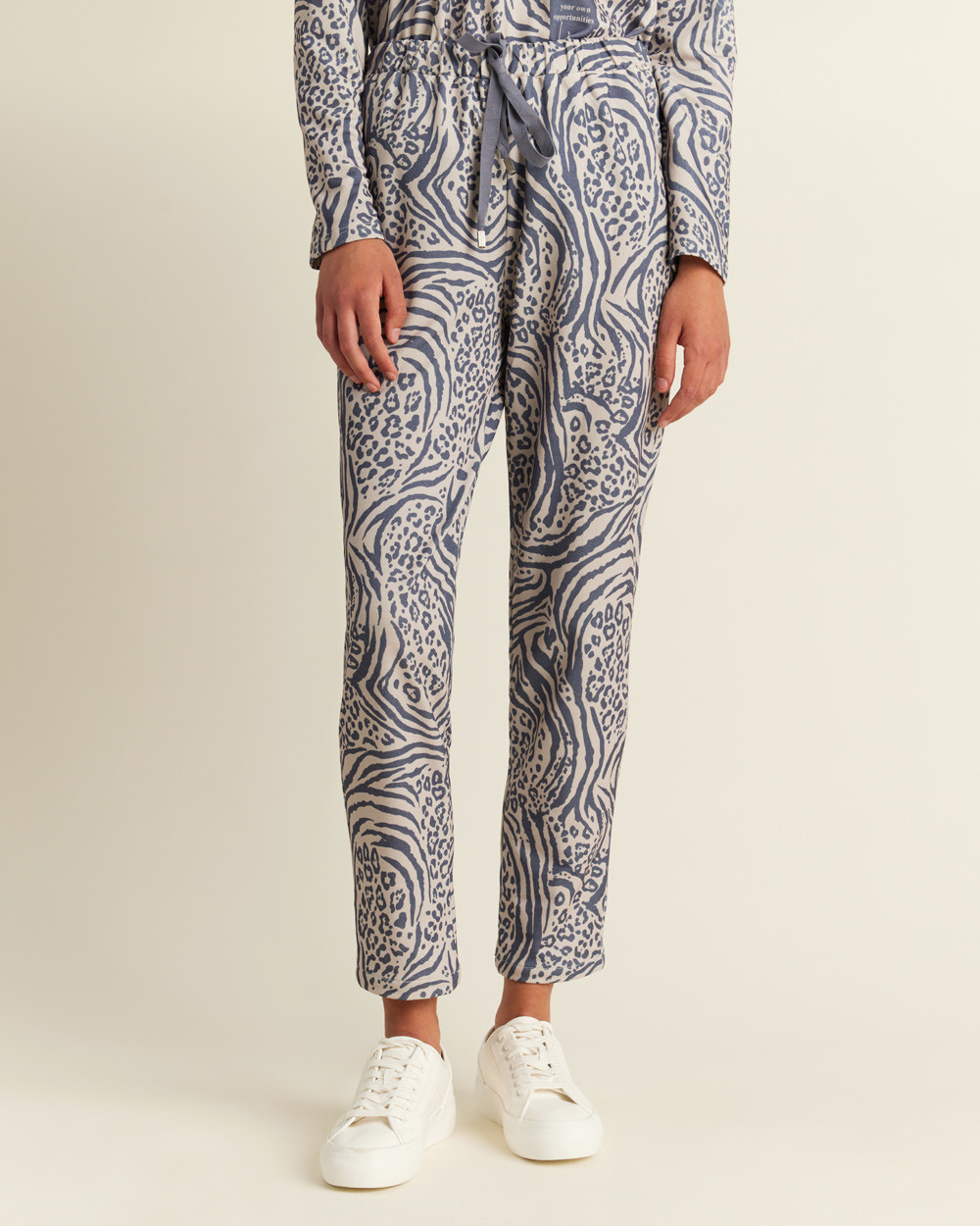 Παντελόνι εμπριμέ τύπου φόρμας