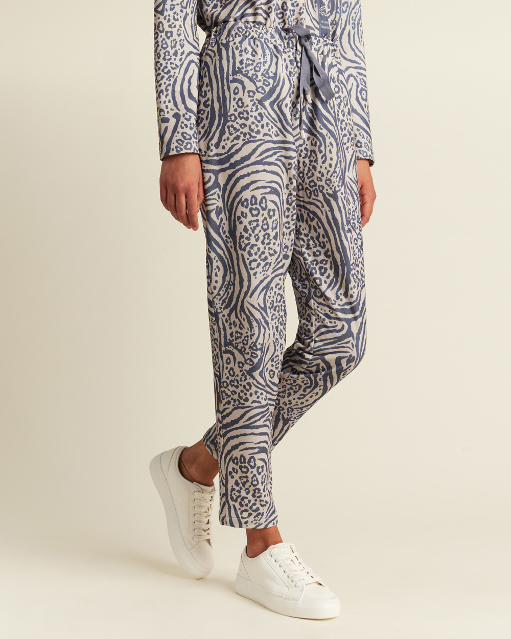 Παντελόνι εμπριμέ τύπου φόρμας