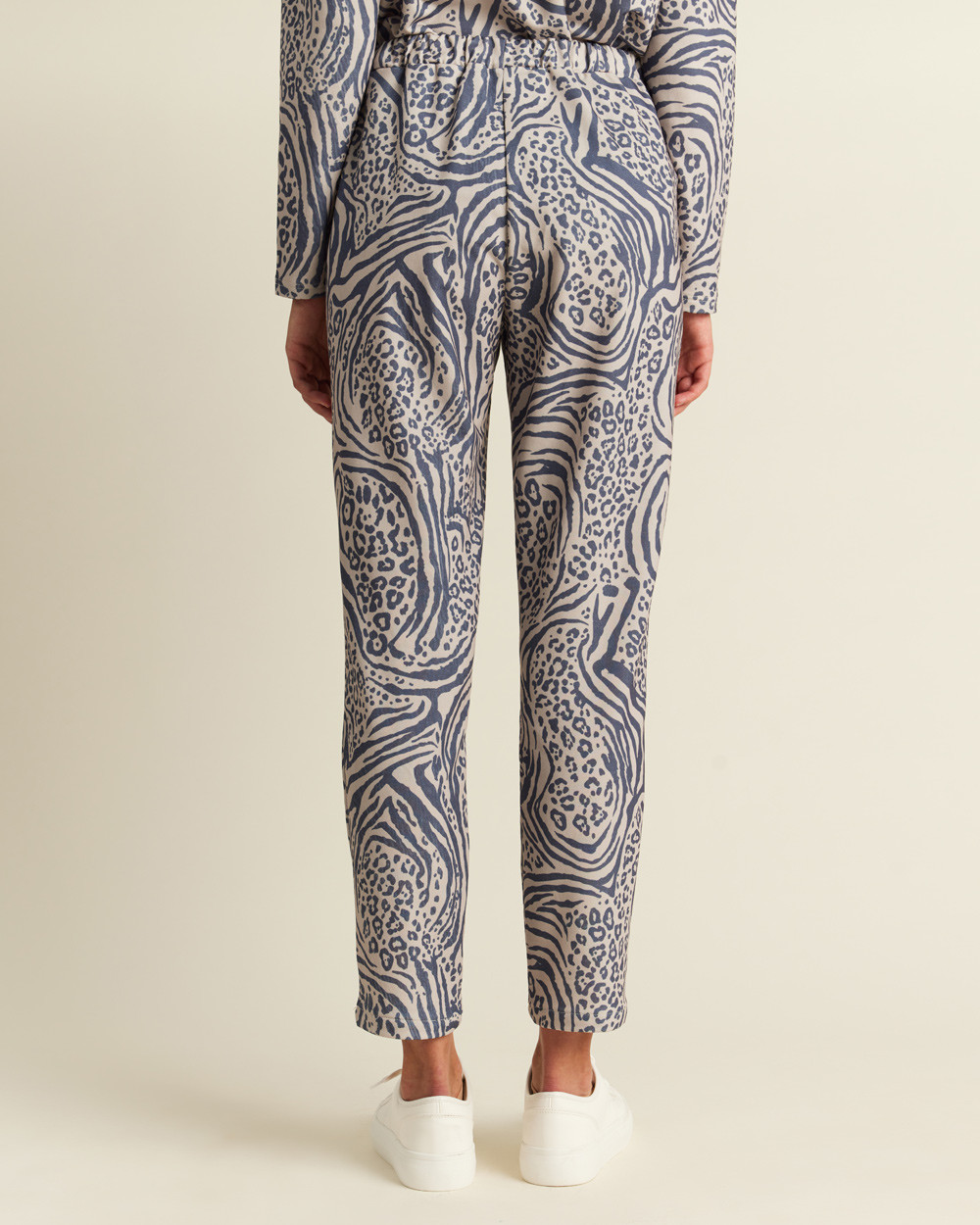 Παντελόνι εμπριμέ τύπου φόρμας