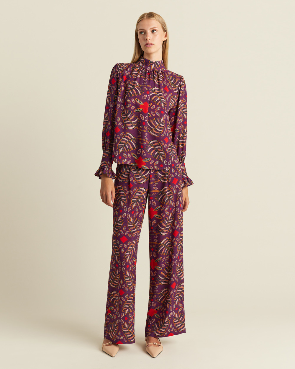 Παντελόνα εμπριμέ με πιέτες