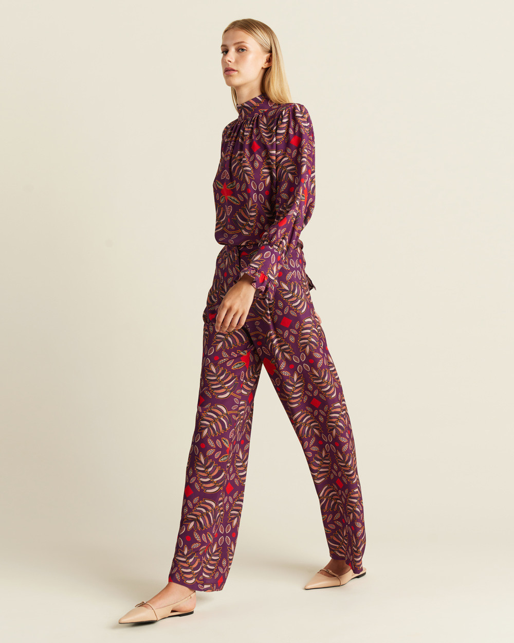 Παντελόνα εμπριμέ με πιέτες