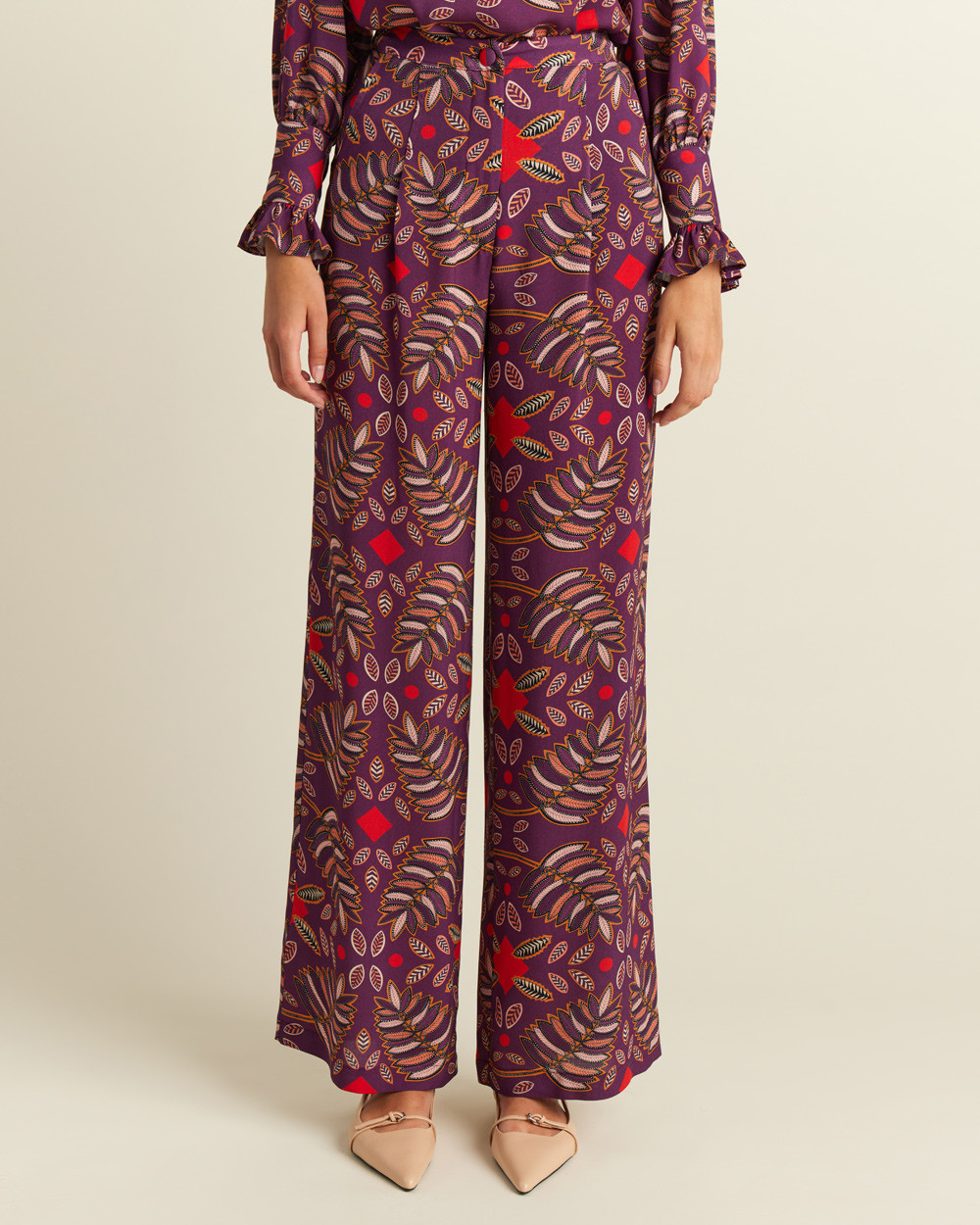 Παντελόνα εμπριμέ με πιέτες