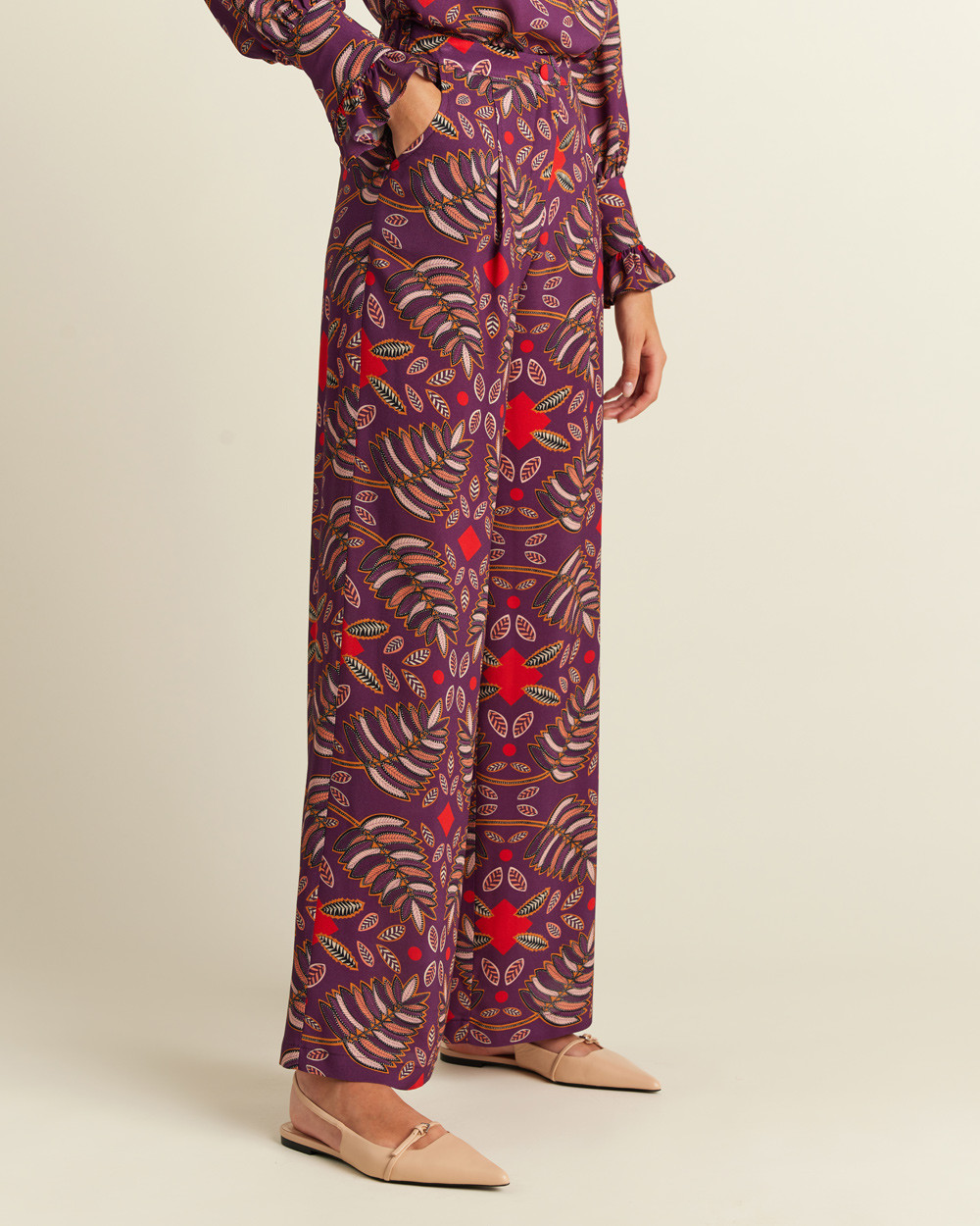 Παντελόνα εμπριμέ με πιέτες