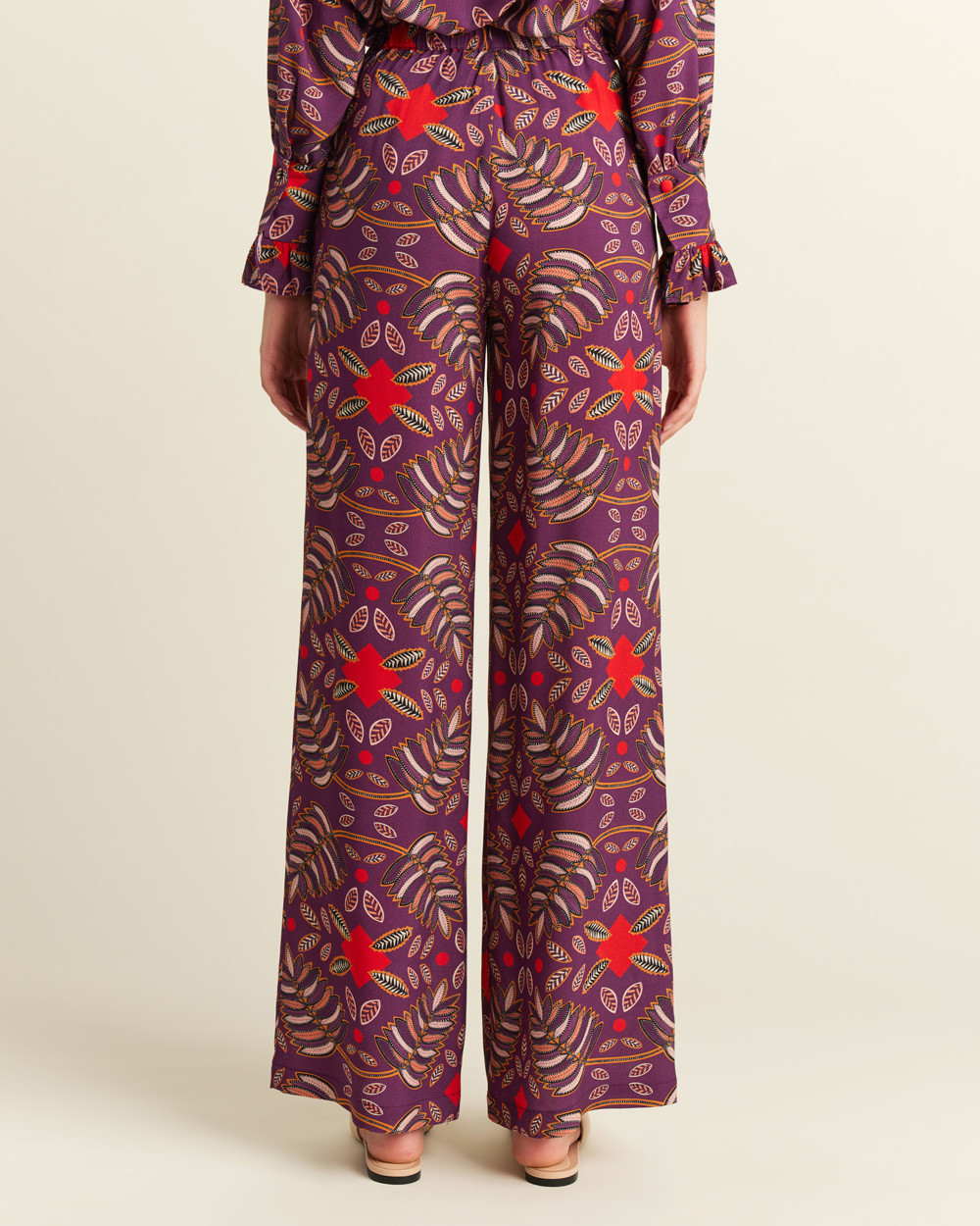 Παντελόνα εμπριμέ με πιέτες