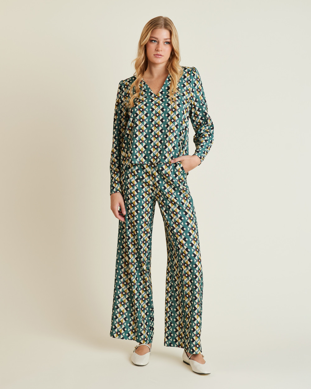 Παντελόνα με γεωμετρικά σχέδια