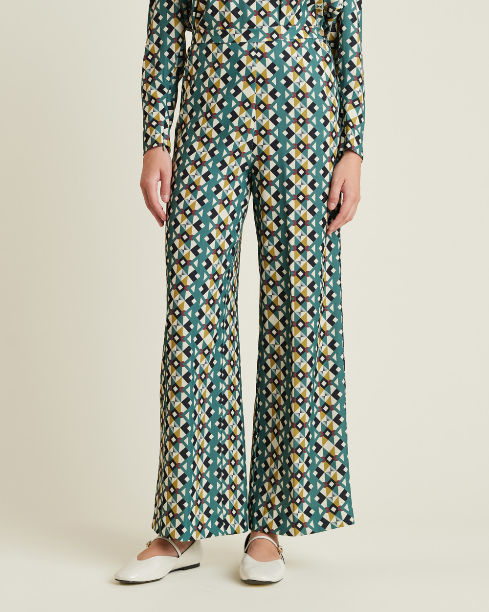 Παντελόνα με γεωμετρικά σχέδια