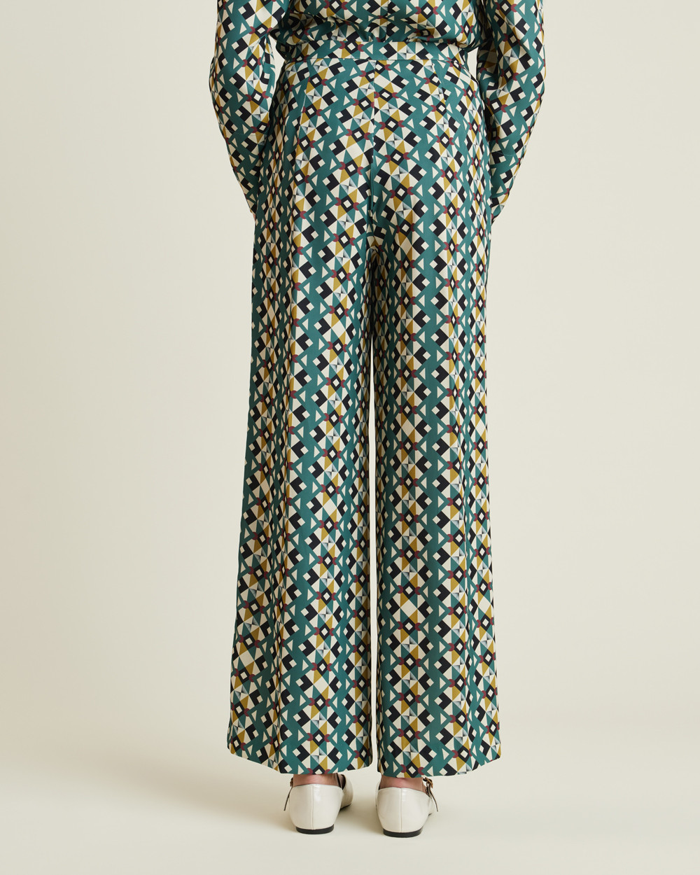 Παντελόνα με γεωμετρικά σχέδια