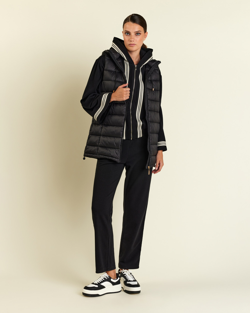 Γιλέκο μπουφάν με αποσπώμενη κουκούλα