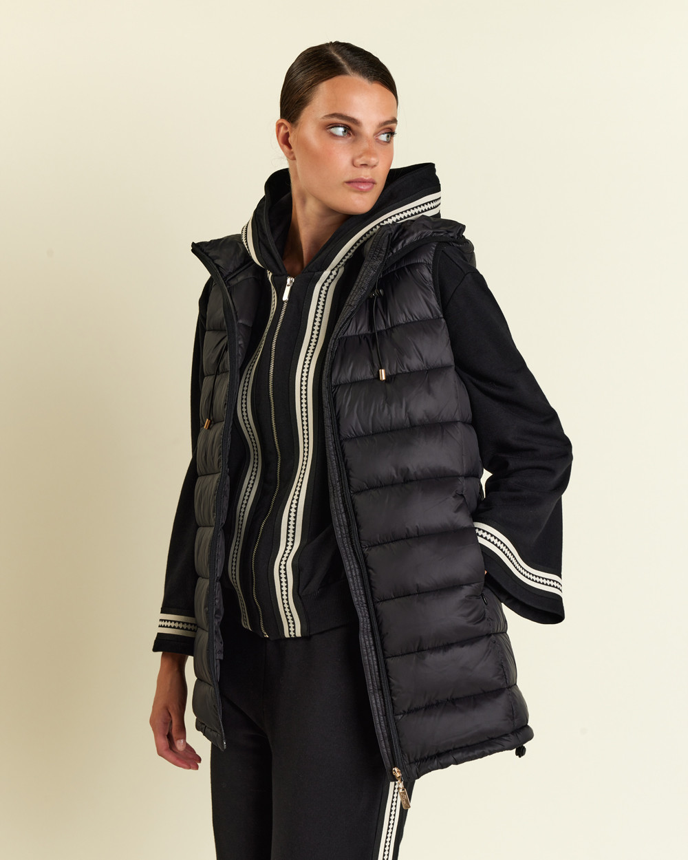 Γιλέκο μπουφάν με αποσπώμενη κουκούλα