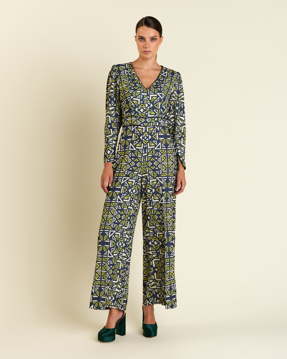 Ολόσωμη φόρμα με γεωμετρικά σχέδια