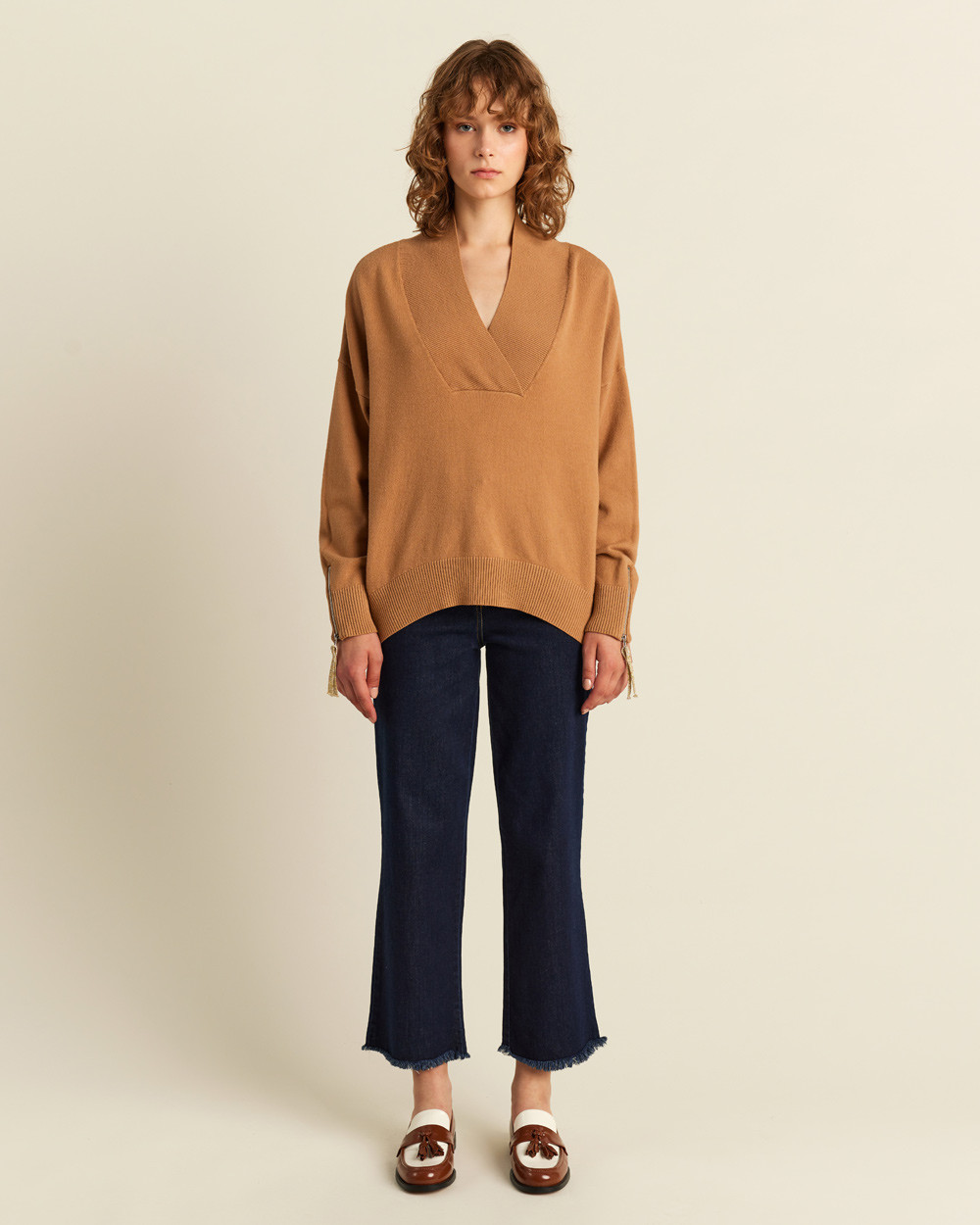 Πλεκτή μπλούζα σε φαρδιά γραμμή με "V"