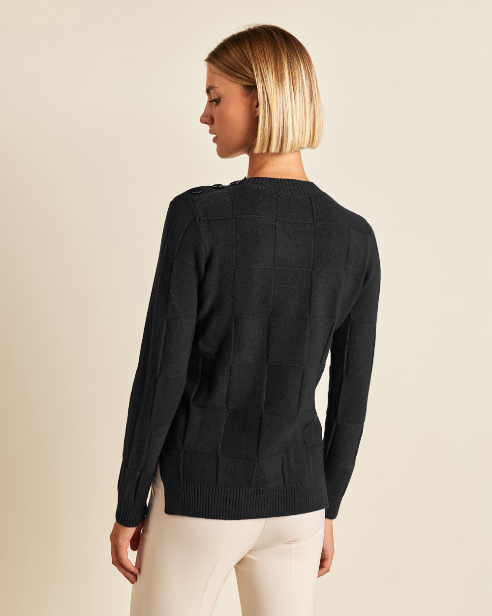 Πλεκτή μπλούζα με στρογγυλή λαιμόκοψη