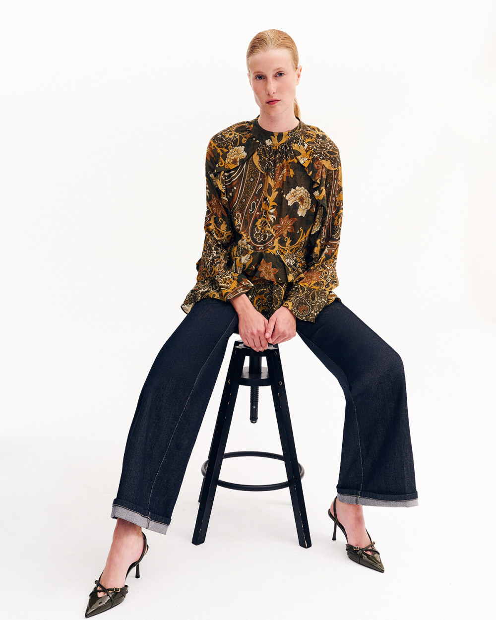 Μπλούζα εμπριμέ με βολάν Case Study