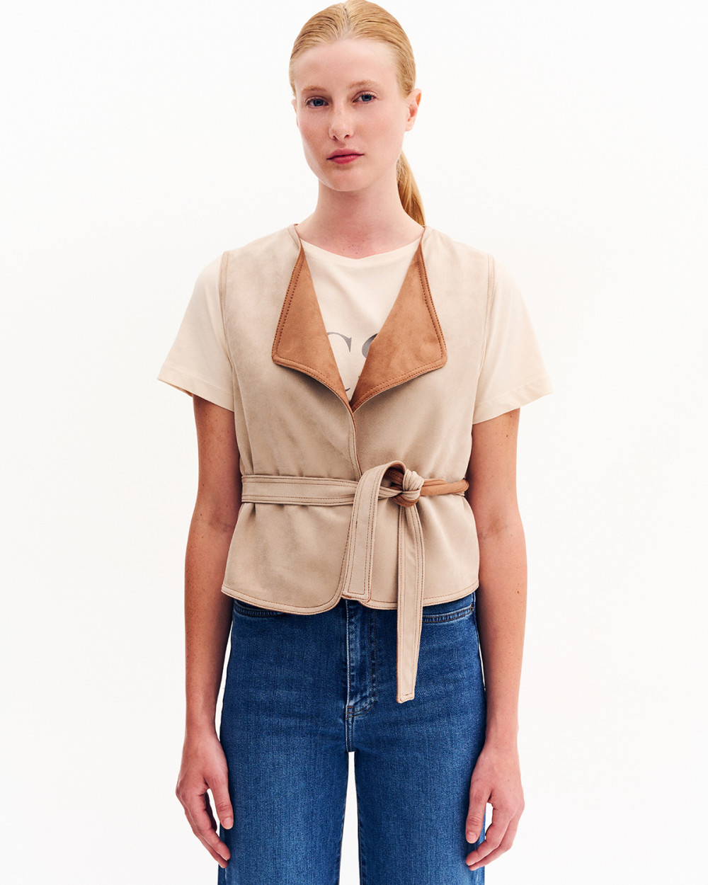 Γιλέκο κοντό σε σουέντ όψη Case Study