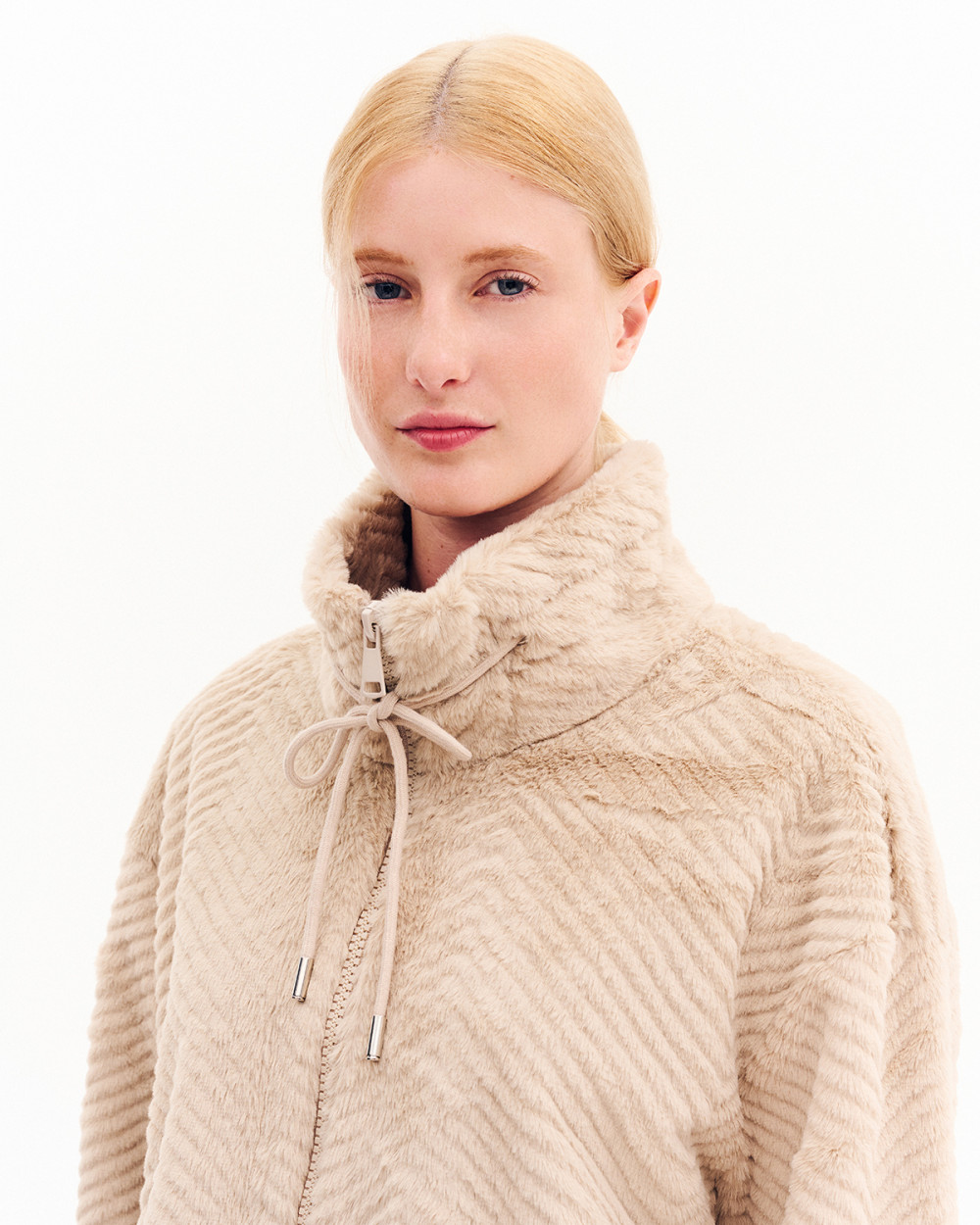 Μπουφάν με γούνα και ψηλό λαιμό