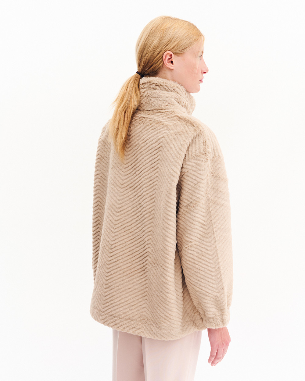 Μπουφάν με γούνα και ψηλό λαιμό