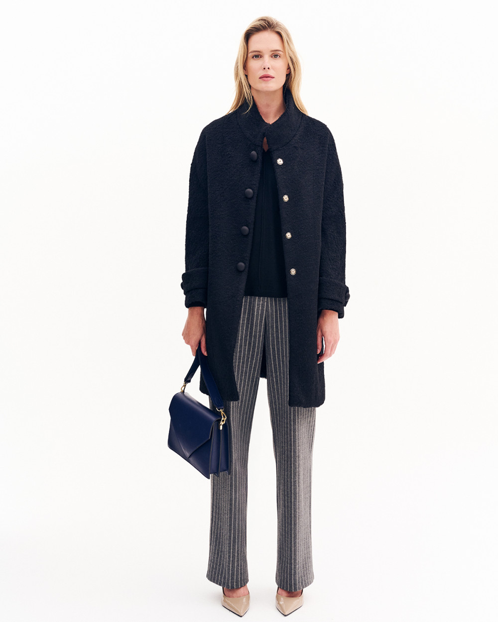 Παλτό μπουκλέ σε ίσια γραμμή
