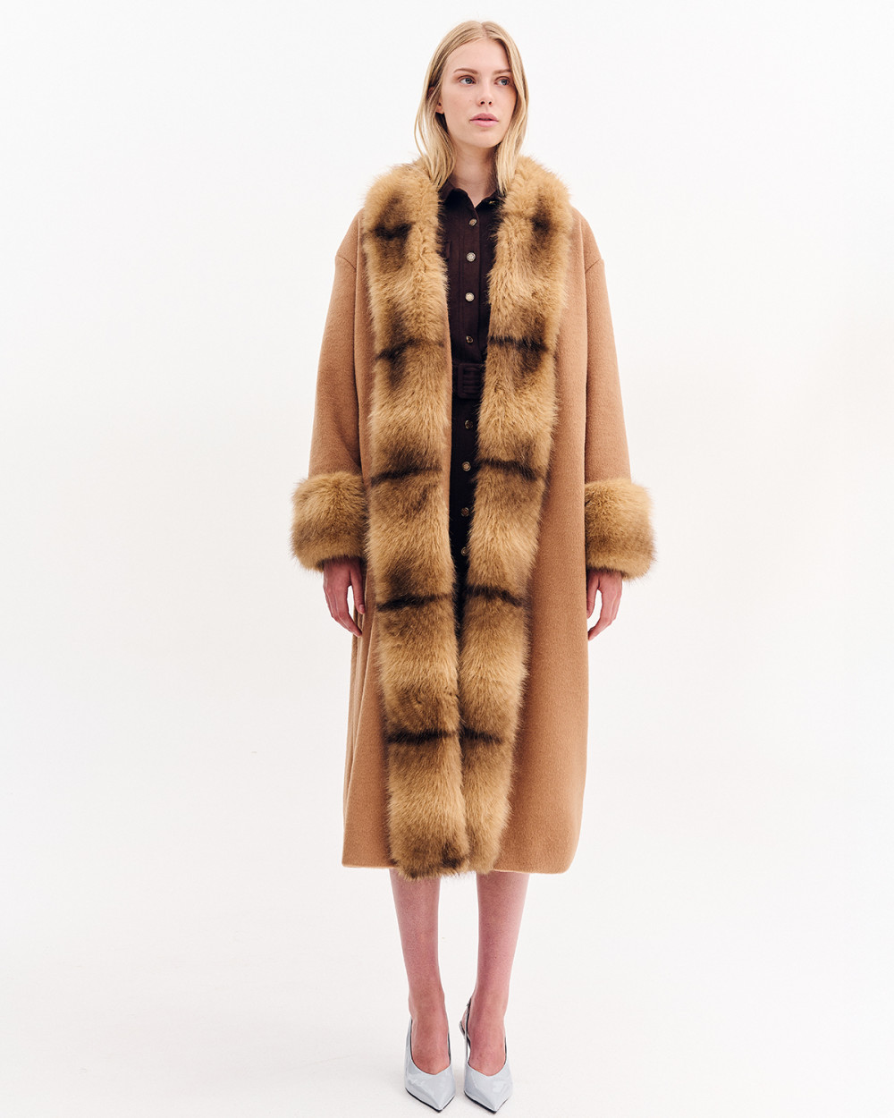 Παλτό μακρύ με γούνα