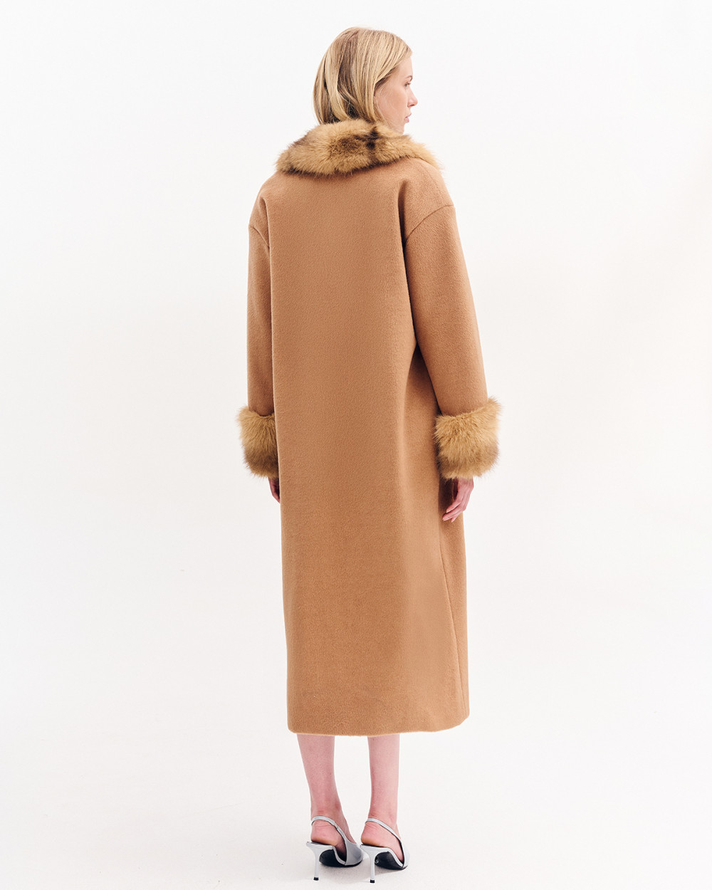 Παλτό μακρύ με γούνα