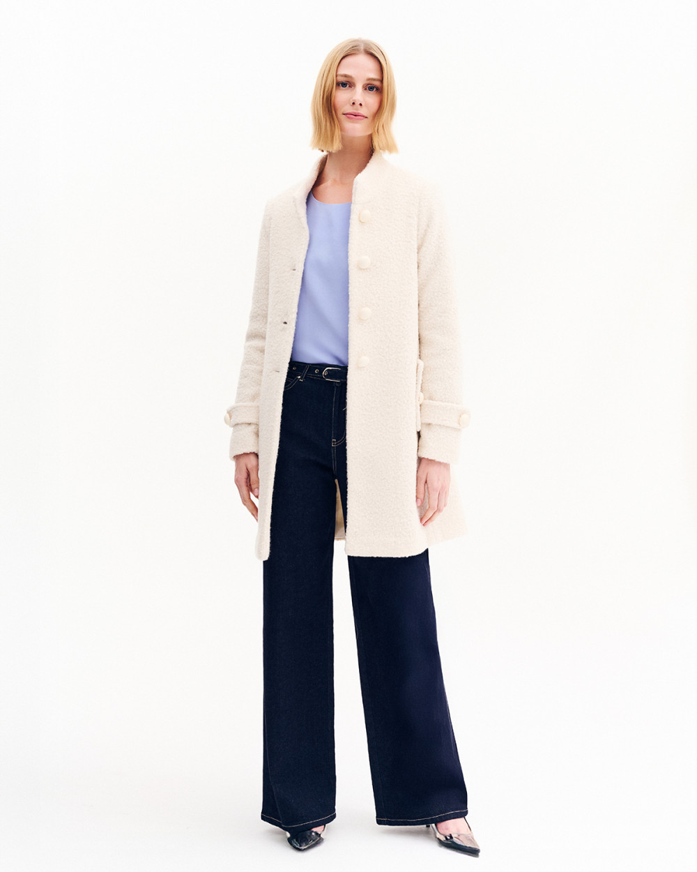 Παλτό μπουκλέ σε ίσια γραμμή