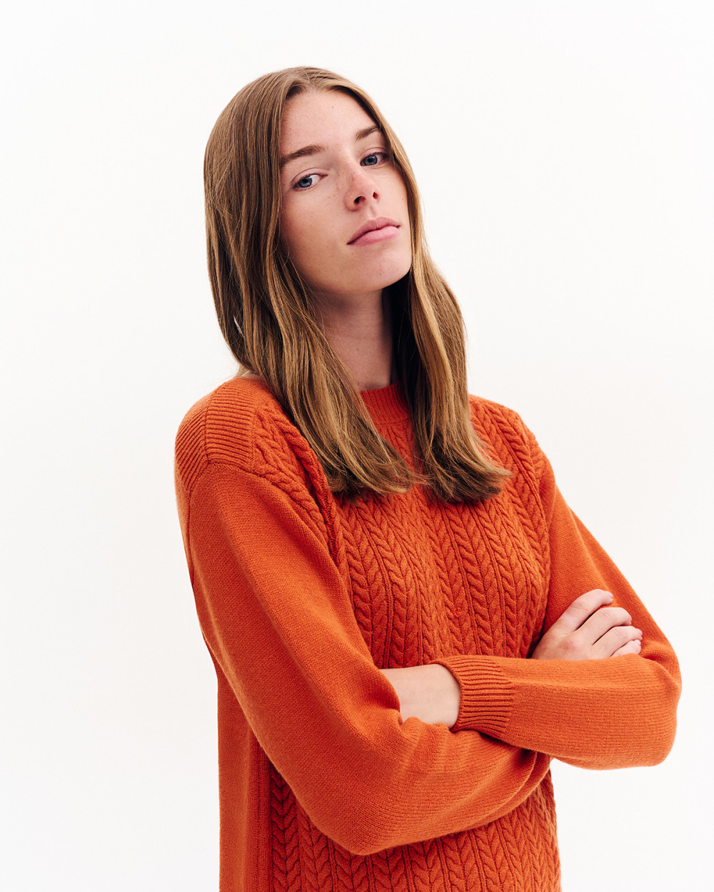 Πλεκτή μπλούζα με σχέδιο πλεξούδες