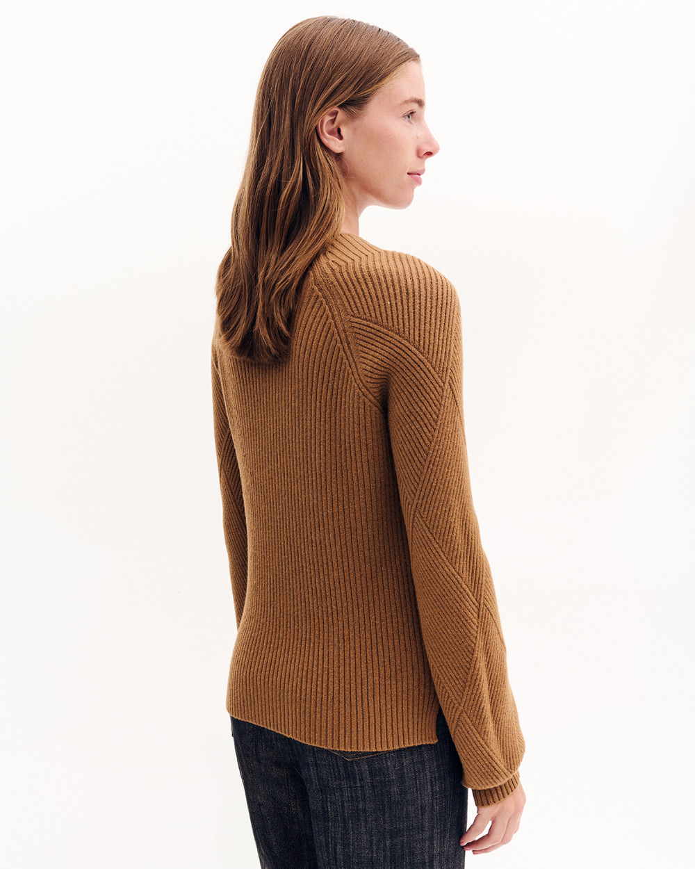 Πλεκτή μπλούζα με χαμηλό ζιβάγκο