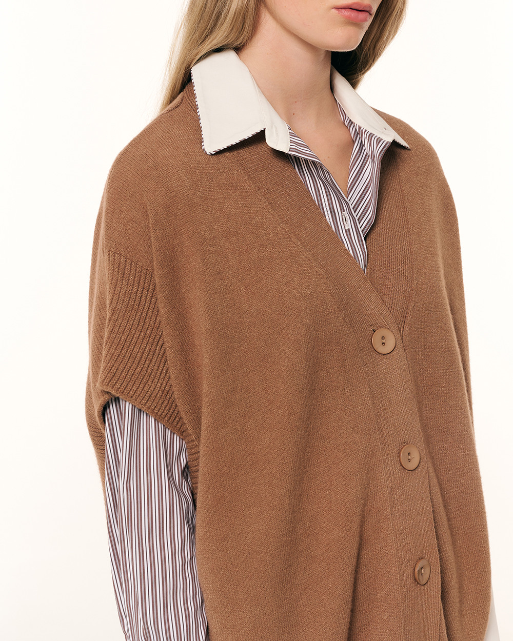 Πλεκτή ζακέτα αμάνικη oversized
