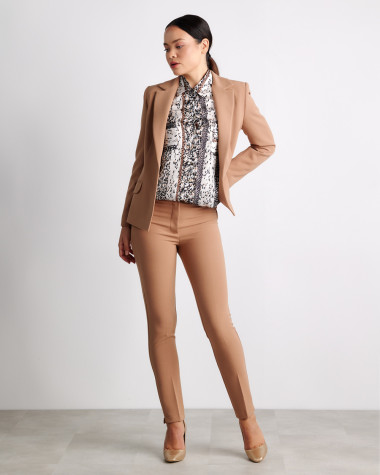 Παντελόνι σε στενή γραμμή