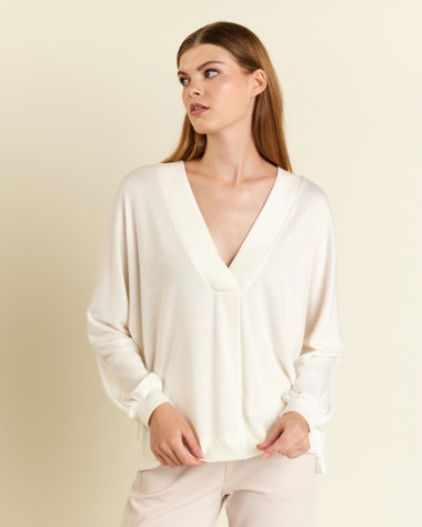 Μπλούζα σε άνετη γραμμή με "V"