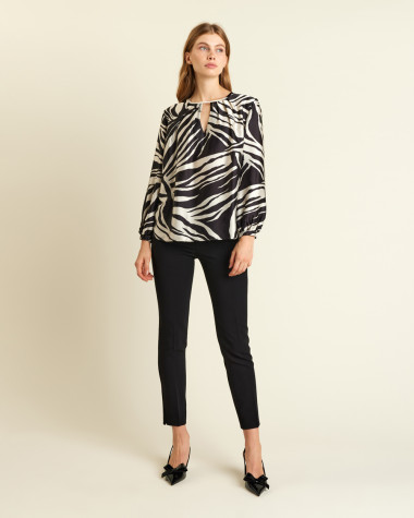 Παντελόνι κρεπ σε στενή γραμμή