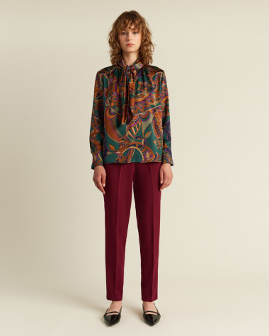 Παντελόνι κρεπ σε στενή γραμμή