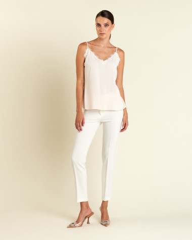 Παντελόνι κρεπ σε στενή γραμμή