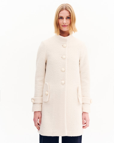 Παλτό μπουκλέ σε ίσια γραμμή